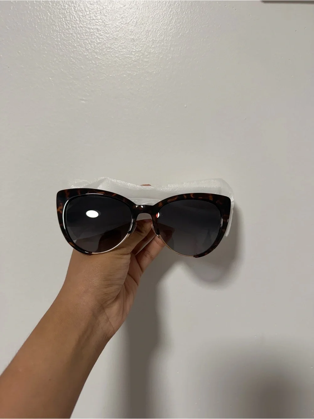 Moschino Tortoiseshell Cat-Eye Sunglasses with Gold Temples - Brown/Black